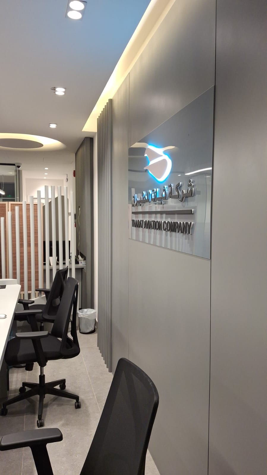 اللوحات الداخلية والخارجية